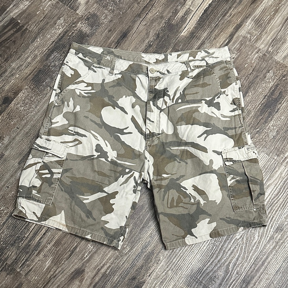Wrangler Men's Camouflage Cargo Shorts Size 40